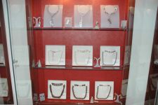 Азербайджанским модницам - золотая классика уступает место элегантности и шику (фотосессия)