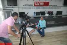 "Предпочитаю сидеть исключительно на полу" – народный артист Алим Гасымов (фотосессия)