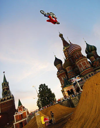 Red BullX-Fighters 2010 довел Красную Площадь до точки кипения (фотосессия)