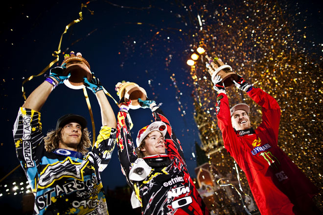 Red BullX-Fighters 2010 довел Красную Площадь до точки кипения (фотосессия)