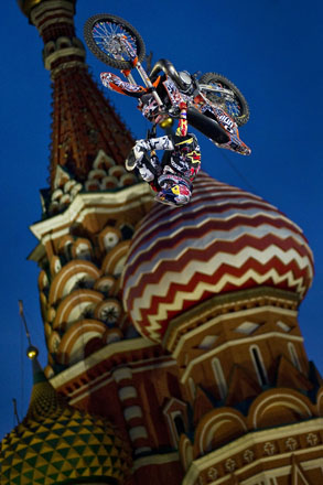 Red BullX-Fighters 2010 довел Красную Площадь до точки кипения (фотосессия)
