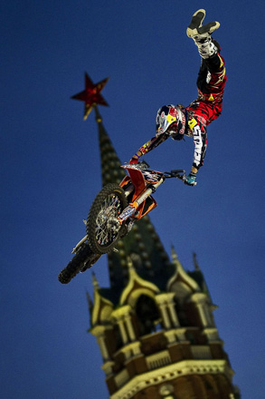 Red BullX-Fighters 2010 довел Красную Площадь до точки кипения (фотосессия)