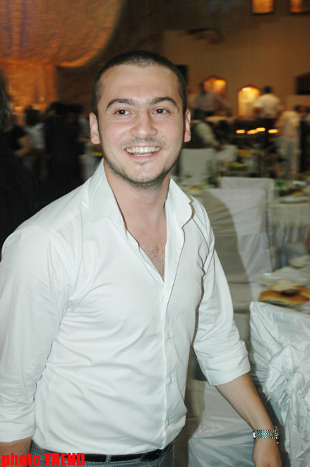 ТОП-20 самых симпатичных азербайджанских певцов (фотосессия)