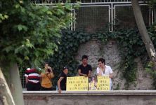 73-летняя поп-дива Ажда Пеккан стала свидетелем на бракосочетании известного турецкого певца Гекхана Озена  (фотосессия)