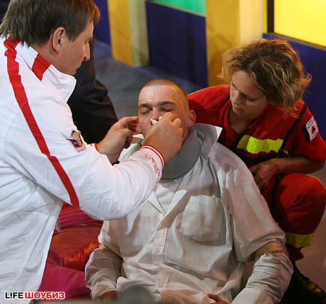 Звезда "Кремлевских курсантов" Аристарх Венес стал жертвой быка (фотосессия)