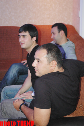 Прикол-тайм! Сметя все со стола, участники группы "Шерон" продолжили "кайфовать" (фотосессия)