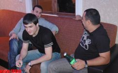 Прикол-тайм! Сметя все со стола, участники группы "Шерон" продолжили "кайфовать" (фотосессия)