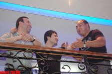 Прикол-тайм! Сметя все со стола, участники группы "Шерон" продолжили "кайфовать" (фотосессия)