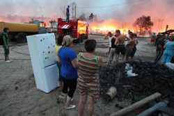 Почти 400 жилых домов пострадали от пожаров в Волгоградской области, огонь тушат в четырёх районах