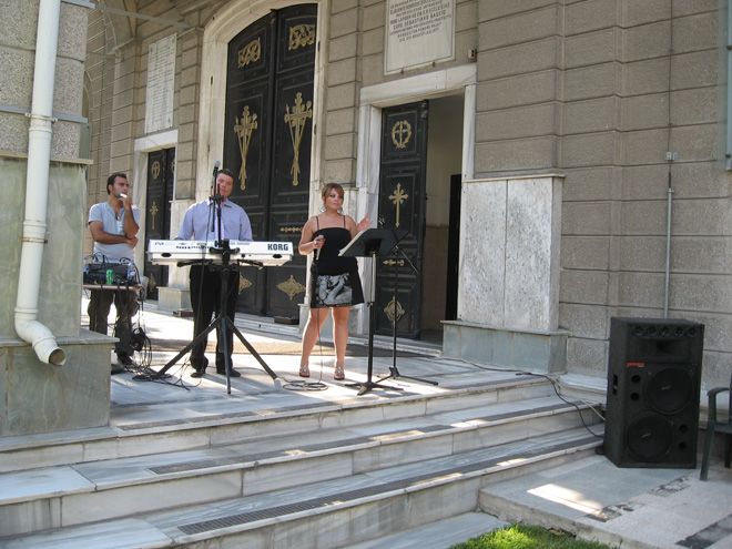 У певицы Саиды Дадашовой в Турции началась "собачья жизнь" (фотосессия)