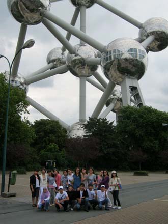 Азербайджанские школьники прогулялись по Европе (фотосессия)