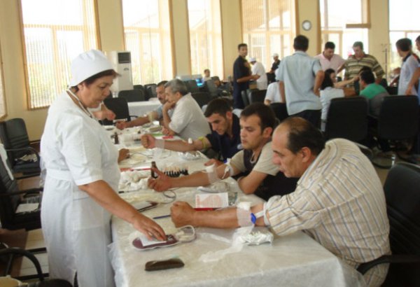 Молодежное объединение партии "Ени Азербайджан" провело акцию по сдаче крови