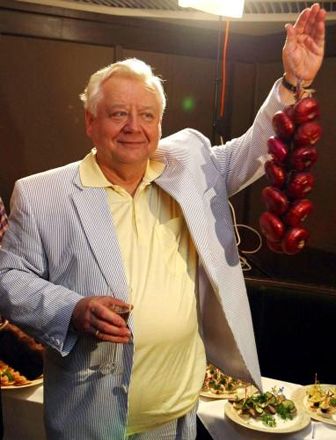 Олег Табаков идет на поправку