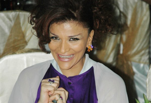 Фиолетовый бронежилет азербайджанской  певицы Хумар Гадимовой (фотосессия)