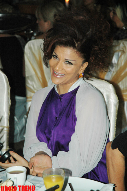 Фиолетовый бронежилет азербайджанской  певицы Хумар Гадимовой (фотосессия)