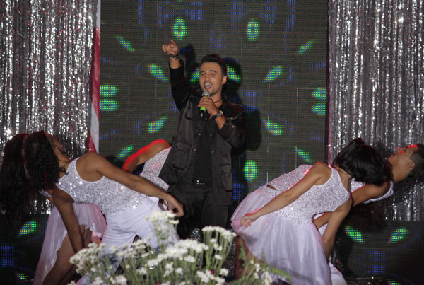 Певица Ройа Айхан "изменила" мужу в Евлахе (фотосессия)