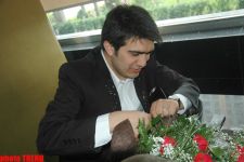 Прикол-тайм! Проворные пальчики ясновидящего и певца Абдул Халида (фотосессия)