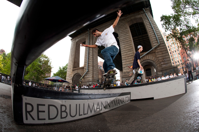 Скейтбордисты потрясли своими трюками Нью-Йорк - Red Bull Manny Mania (фотосессия)