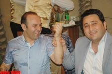 Прикол-тайм! Как два азербайджанских певца делили свадьбы (фотосессия)