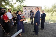 Президент Азербайджана вручил ордера на новые квартиры жителям, потерявшим свои дома в результате природной стихии (ДОПОЛНЕНО) (ФОТО)