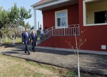 Президент Азербайджана вручил ордера на новые квартиры жителям, потерявшим свои дома в результате природной стихии (ДОПОЛНЕНО) (ФОТО)
