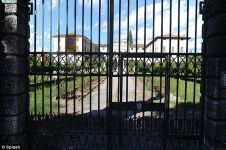 Анджелина Джоли и Брэд Питт купили особняк в Италии за 40 млн. долларов (фотосессия)