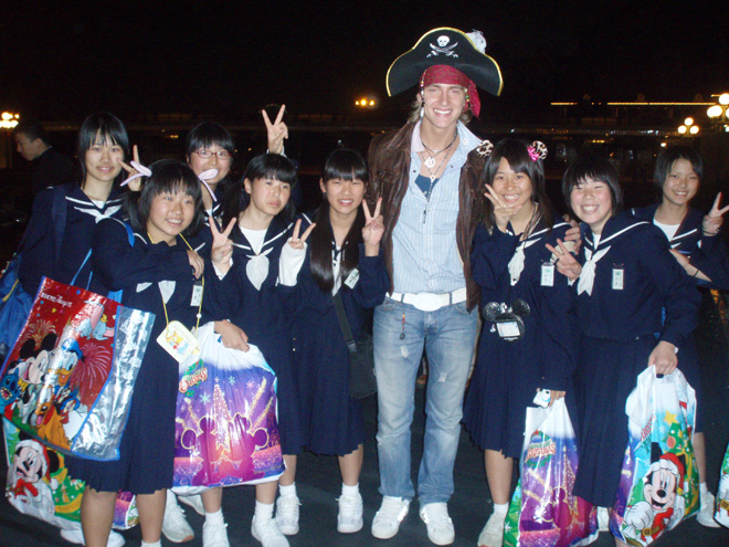 У меня масса друзей из легендарного Баку – российский актер и певец Алексей Воробьев (фотосессия)