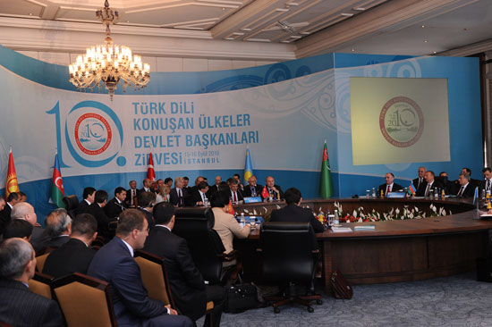 Тюркоязычные страны должны оказывать друг другу политическую поддержку - президент Азербайджана Ильхам Алиев (ФОТО)