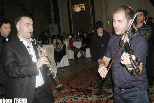 Танцевальный конкурс на свадьбе певицы Егяны, где был похищен турецкий жених (фотосессия)