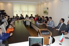 Азербайджанским детям, больным сахарным диабетом, розданы лекарственные препараты (фотосессия)