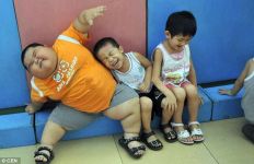 3-летний китайский мальчик весит 60 кг