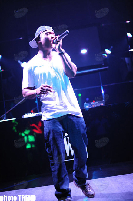 Панибратское поведение рэппера Джа Рула в Баку (фотосессия)