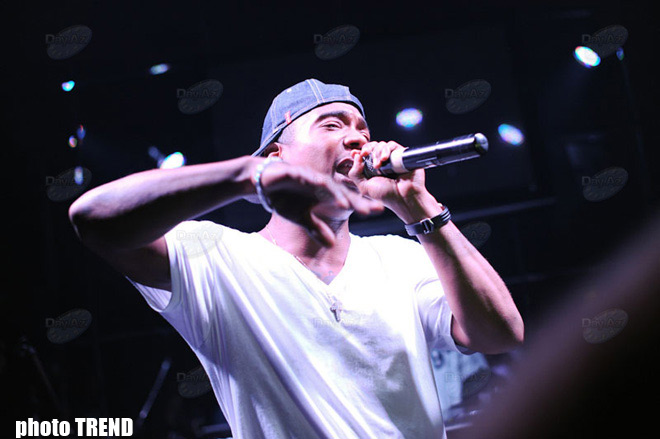 Панибратское поведение рэппера Джа Рула в Баку (фотосессия)