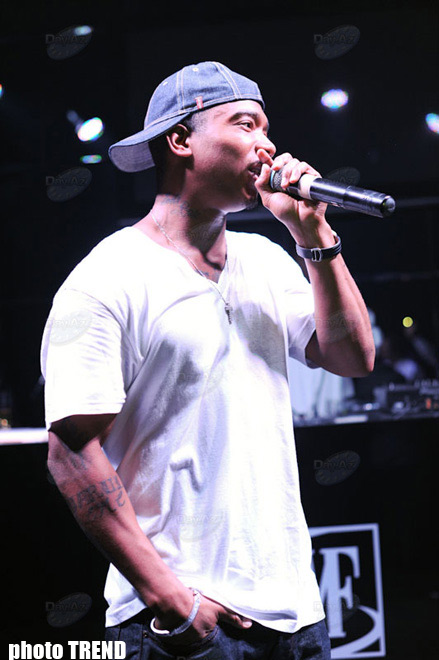 Панибратское поведение рэппера Джа Рула в Баку (фотосессия)