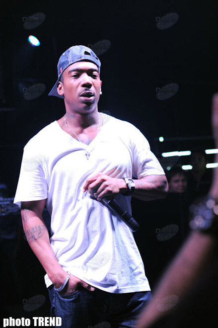 Панибратское поведение рэппера Джа Рула в Баку (фотосессия)