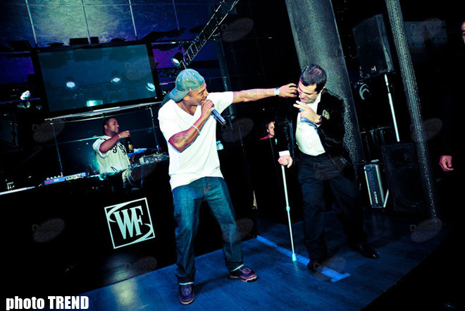 Панибратское поведение рэппера Джа Рула в Баку (фотосессия)