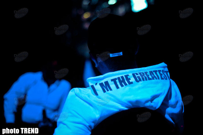 Панибратское поведение рэппера Джа Рула в Баку (фотосессия)