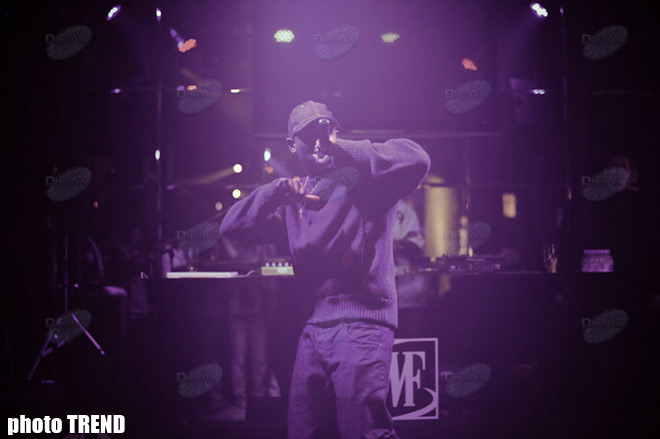 Панибратское поведение рэппера Джа Рула в Баку (фотосессия)