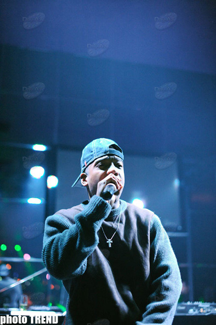 Панибратское поведение рэппера Джа Рула в Баку (фотосессия)