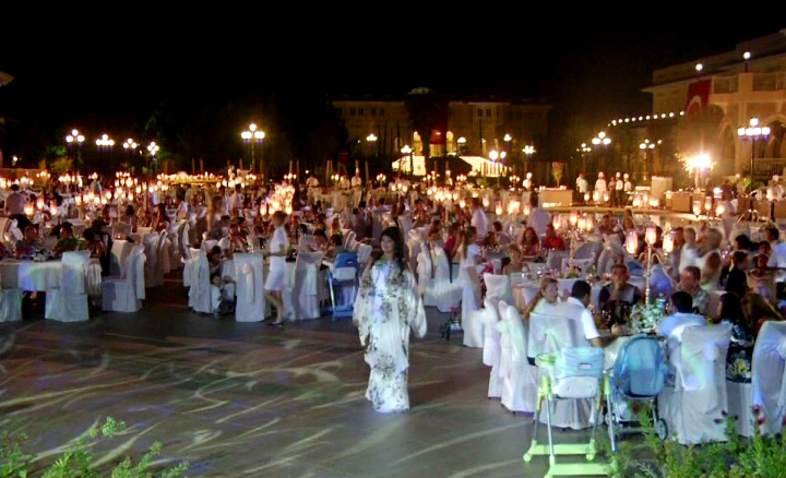 Назпери Досталиева  очаровала турецкого певца (фотосессия)