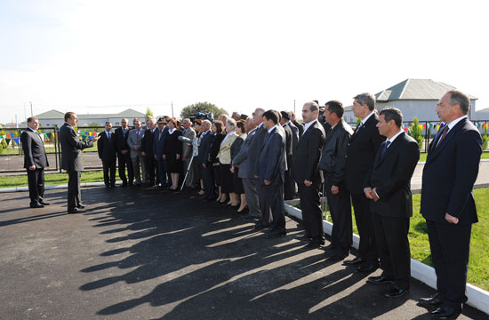 Президент Азербайджана принял участие в открытии новых домов в Саатлинском районе (ОБНОВЛЕНО) (ФОТО)