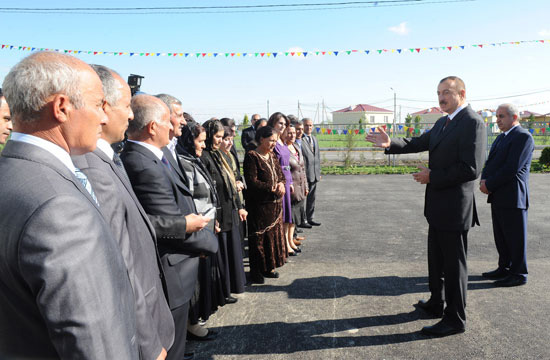 Президент Азербайджана принял участие в открытии новых домов в Имишлинском районе (ДОПОЛНЕНО) (ФОТО)