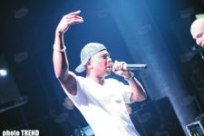 Панибратское поведение рэппера Джа Рула в Баку (фотосессия)