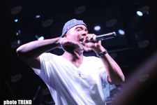 Панибратское поведение рэппера Джа Рула в Баку (фотосессия)