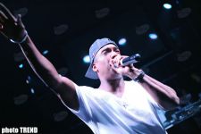 Панибратское поведение рэппера Джа Рула в Баку (фотосессия)