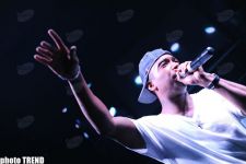 Панибратское поведение рэппера Джа Рула в Баку (фотосессия)