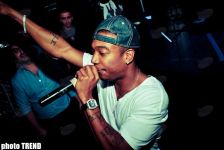 Панибратское поведение рэппера Джа Рула в Баку (фотосессия)
