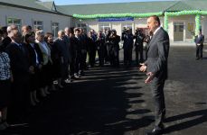 Президент Азербайджана принял участие в открытии новых домов в Саатлинском районе (ОБНОВЛЕНО) (ФОТО)