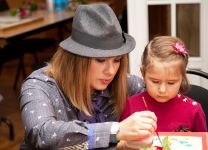 Ева Польна вывела в свет дочерей