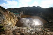 Цветные озера мира - от Гёк-Гель до Тиву-ата-Поло (фотосессия)